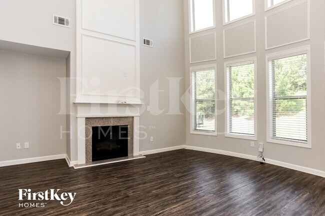 6252 Stonelake Dr SW in Atlanta, GA - Foto de edificio - Building Photo