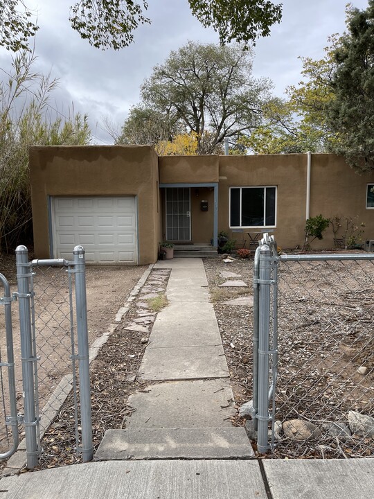 4441 Jupiter St NW in Albuquerque, NM - Foto de edificio