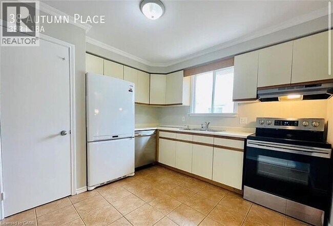 38 Autumn Pl in St Catharines, ON - Building Photo - Building Photo