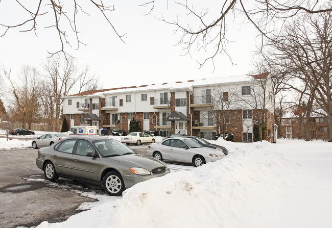 Oak Crest in Brighton, MI - Building Photo - Building Photo