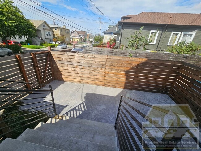 5600 Genoa St in Oakland, CA - Building Photo - Building Photo