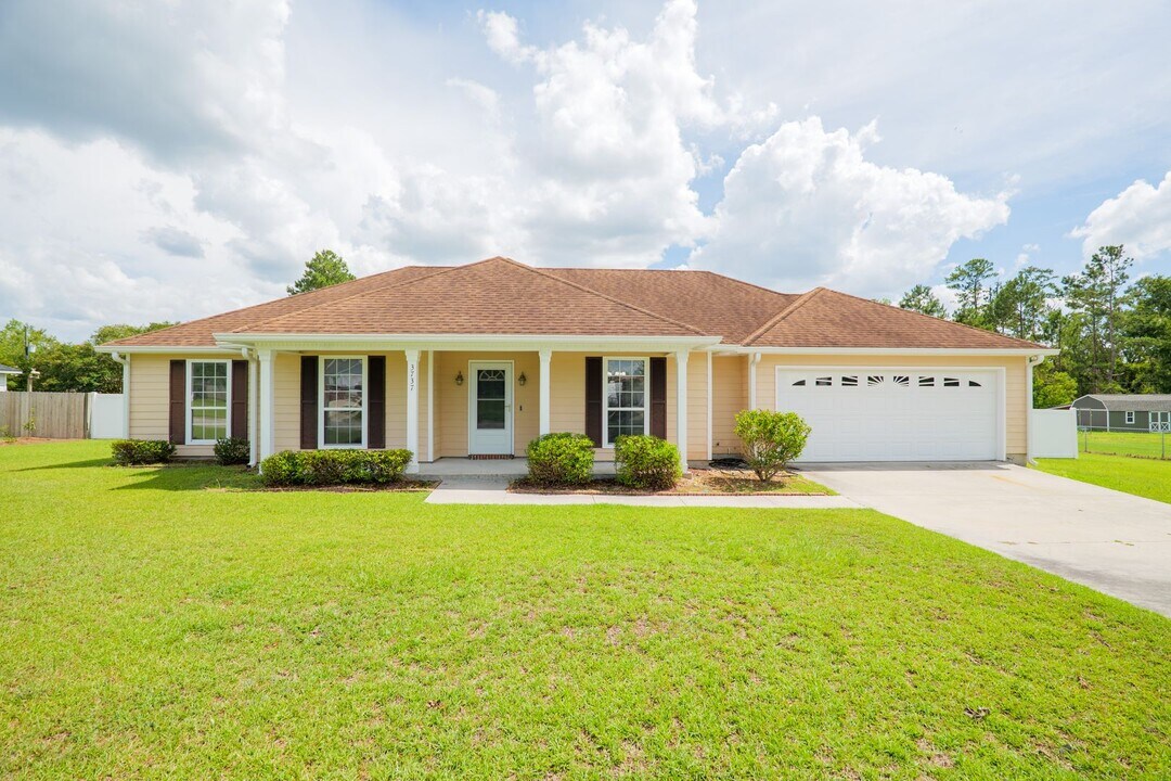 3737 Cross Creek Cir in Valdosta, GA - Building Photo