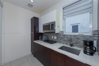 10540 NW 64th Terrace in Doral, FL - Foto de edificio - Building Photo