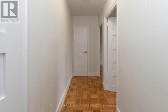 2 Grandstand Pl in Toronto, ON - Building Photo - Building Photo