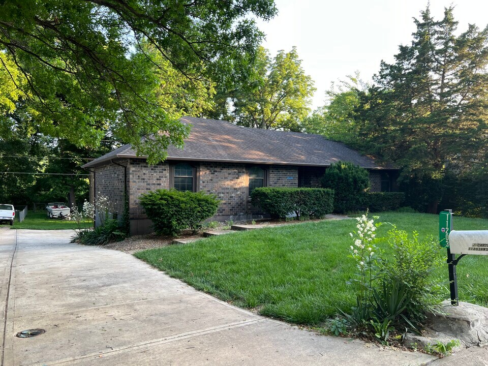 11203 NW 58th St in Kansas City, MO - Building Photo