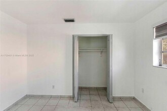 642 E 2nd Ave in Hialeah, FL - Building Photo - Building Photo