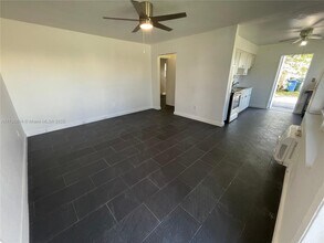 391 NE 42nd Ct in Oakland Park, FL - Building Photo - Building Photo