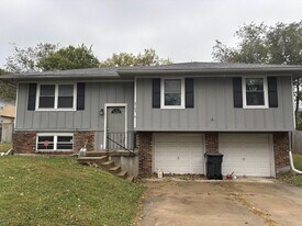 2105 SW 5th St in Blue Springs, MO - Building Photo