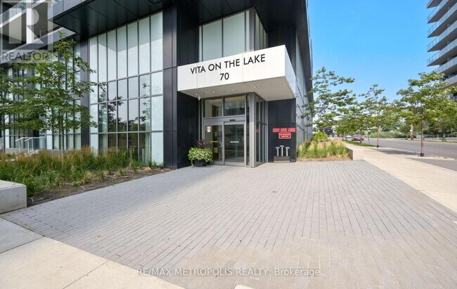 70 Annie Craig Dr in Toronto, ON - Building Photo - Building Photo