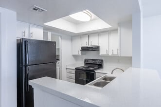 Cypress Springs in Las Vegas, NV - Foto de edificio - Interior Photo