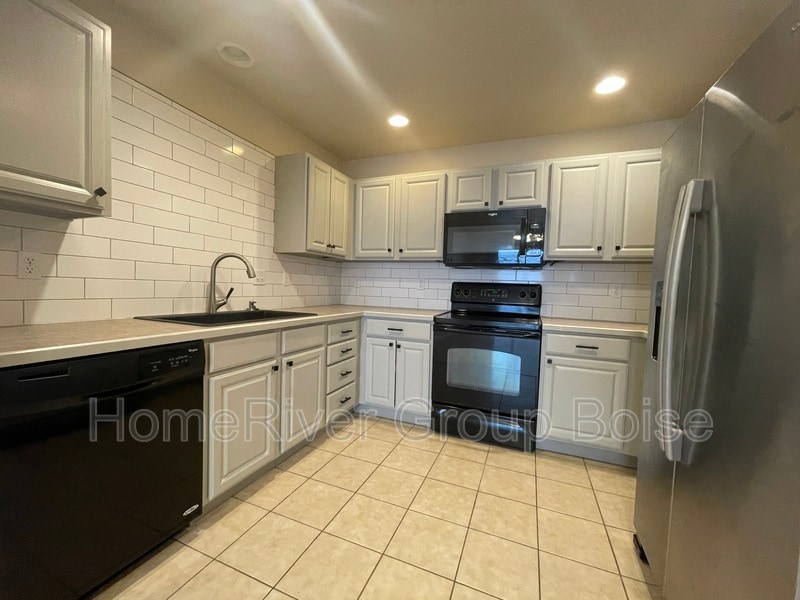 9733 W Brogan Dr in Boise, ID - Building Photo