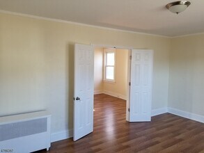 11 Lewis St in Bloomfield, NJ - Building Photo - Building Photo