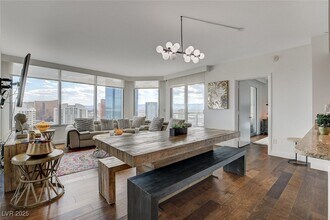 222 Karen Ave in Las Vegas, NV - Building Photo - Building Photo