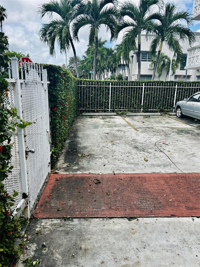 949 Pennsylvania Ave in Miami Beach, FL - Foto de edificio - Building Photo