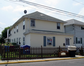 15-17 Highland Ave in Keansburg, NJ - Foto de edificio - Building Photo