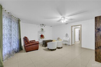 16 Hibiscus Ave in McAllen, TX - Building Photo - Building Photo