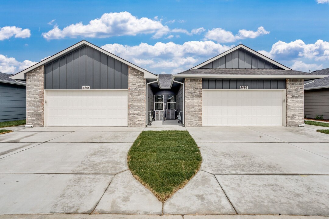5445 Briskbay Ct in Maize, KS - Building Photo