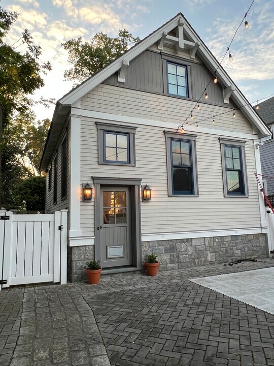 56 1/2 Roton Ave in Norwalk, CT - Building Photo