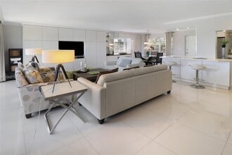 220 Kings Point Dr in Sunny Isles Beach, FL - Building Photo - Building Photo