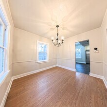 4623 Douglas Ave in Des Moines, IA - Building Photo - Building Photo