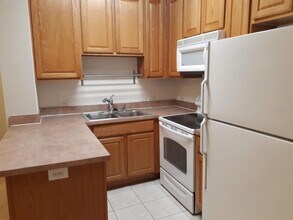1111 Oscar Square-Unit -B in Kissimmee, FL - Building Photo - Building Photo