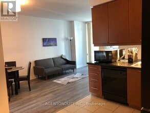 1121 Bay St. in Toronto, ON - Building Photo - Building Photo