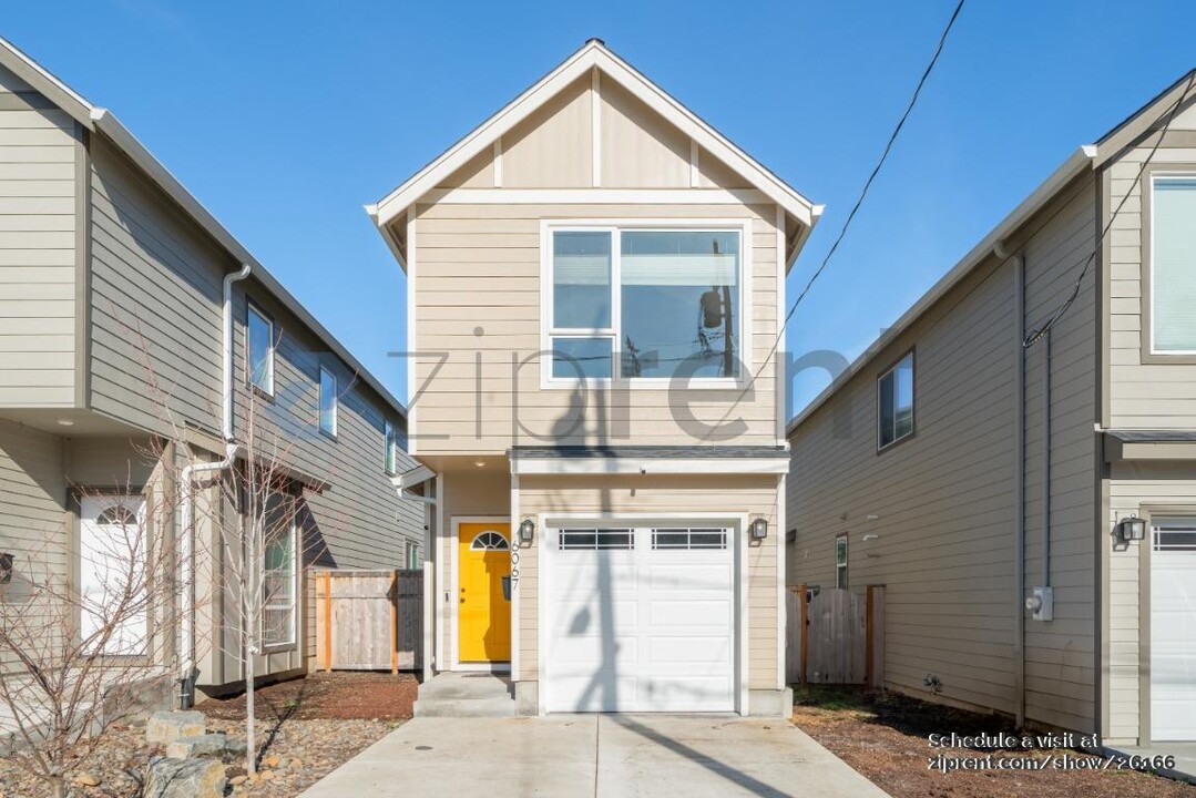 6067 SE Nehalem St in Portland, OR - Building Photo