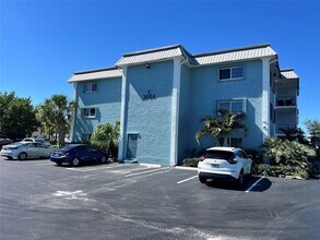 3004 NE 5th Terrace, Unit 201C in Wilton Manors, FL - Building Photo - Building Photo