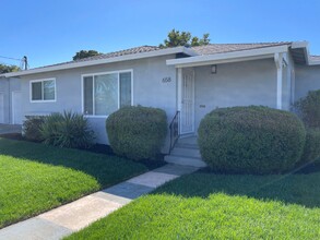 658 Carpino Ave in Pittsburg, CA - Foto de edificio - Building Photo