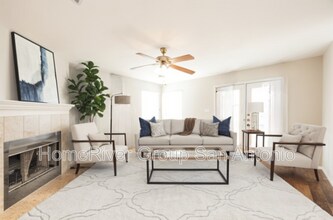 2735 Thunder Gulch in San Antonio, TX - Building Photo - Building Photo