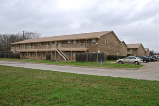 Wilmer Country Isle in Wilmer, TX - Foto de edificio - Building Photo