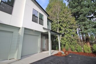 10905 SE Home Ave in Milwaukie, OR - Building Photo - Building Photo