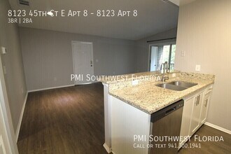 8123 45th Ct E in Sarasota, FL - Building Photo - Building Photo