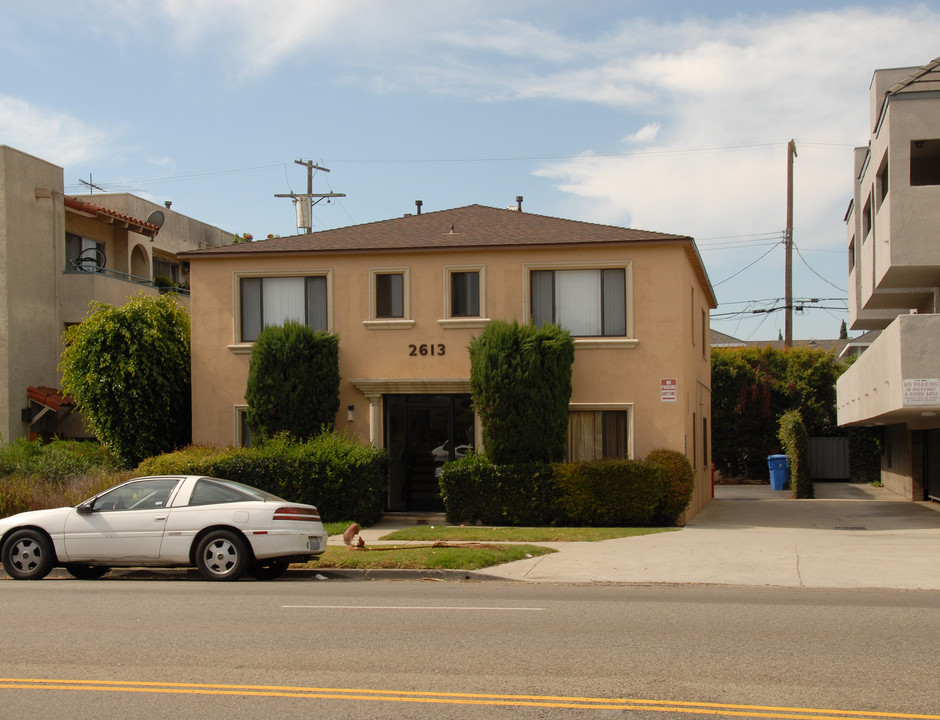 2613 S Sepulveda Blvd in Los Angeles, CA - Building Photo