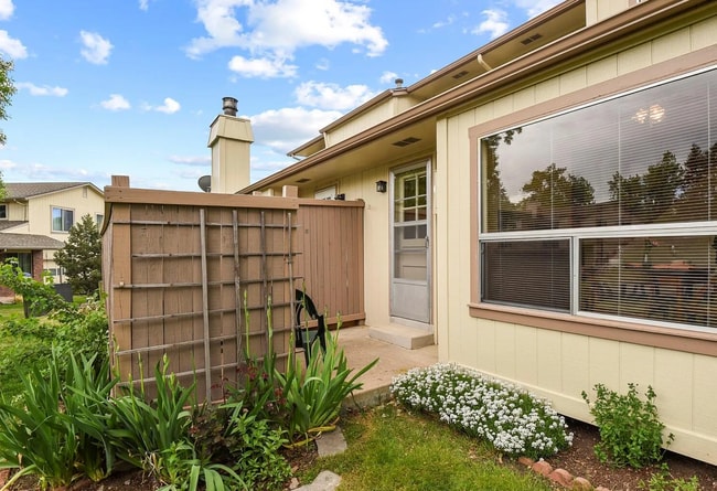 1708 S Lee St in Lakewood, CO - Foto de edificio - Building Photo