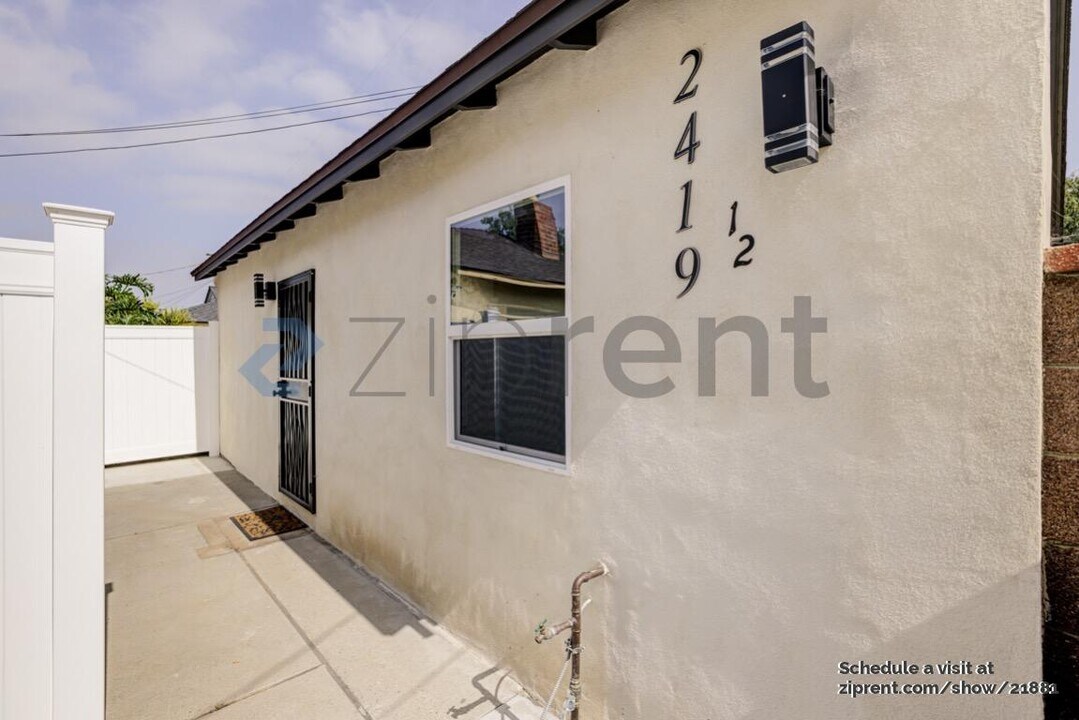 2419 W 112th St in Inglewood, CA - Building Photo