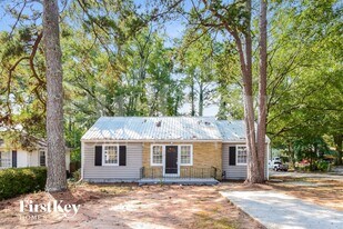 718 Pegg Rd SW in Atlanta, GA - Building Photo