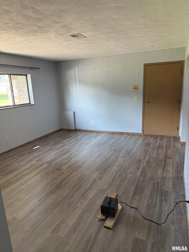 5101 25th Ave Ct in Moline, IL - Building Photo - Building Photo