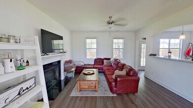 837 Tuscarora Trl in Jacksonville, NC - Building Photo - Building Photo