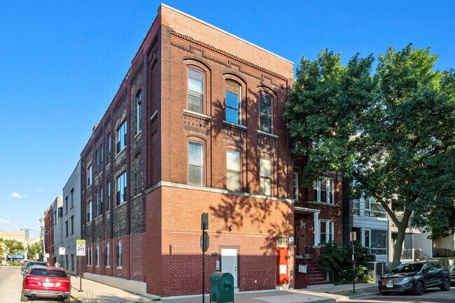 property at 885 N Marshfield Ave