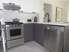 1716 Napier St in Vancouver, BC - Building Photo - Building Photo