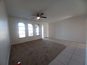 SECTION 8!! 3/2 With Fenced Yard!!! in Cape Coral, FL - Foto de edificio - Building Photo