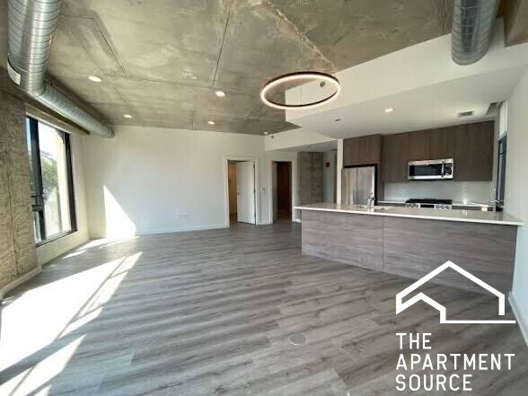 1118 W Patterson Ave in Chicago, IL - Building Photo