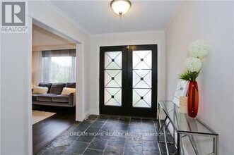 2425 Carlanne Pl in Mississauga, ON - Building Photo - Building Photo