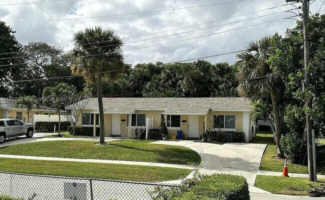 323 Northlake Dr in North Palm Beach, FL - Building Photo - Building Photo