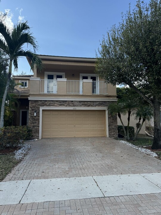 5935 Asturian Trl in Wellington, FL - Building Photo