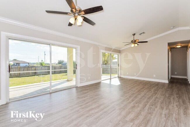 109 NW 18th Pl in Cape Coral, FL - Building Photo - Building Photo