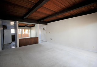 409 Ellwood Beach Dr in Goleta, CA - Building Photo - Building Photo