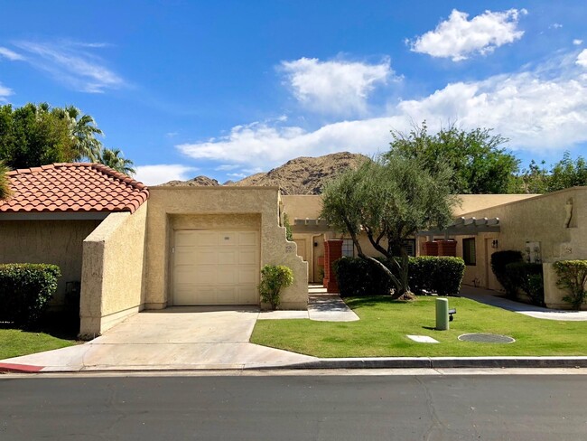 2345 Cherokee Way-Unit -125 in Palm Springs, CA - Foto de edificio - Building Photo