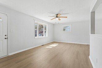 210 Cynthia Dr in Hampton, VA - Building Photo - Building Photo